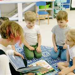 What are the principles of Montessori teaching?